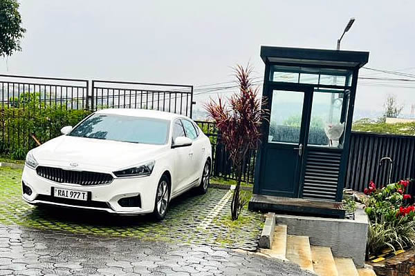 Airport pick up &drop off